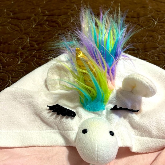 Target 🎯 Unicorn 🦄  Onesie with gold wings ! Size Med Great condition ! Only 1! - Picture 5 of 7